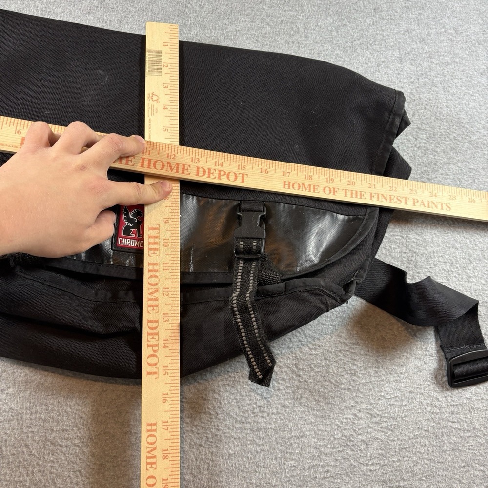 Chrome Industries Citizen Messenger Bag Made in USA Seatbelt Buckle Black 24L - Picture 8 of 8
